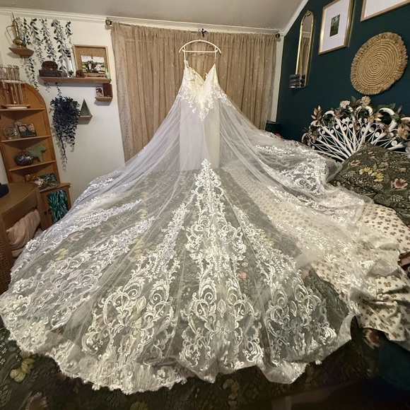 Oleg Cassini Plus size ivory Wedding Dress - only tried on once. Style 8CWG954 - Picture 2 of 16